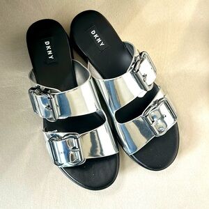 DKNY BUCKLED SANDALS